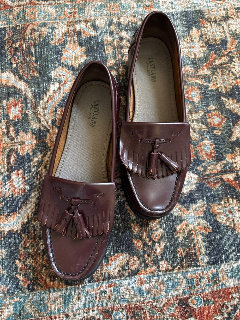 Eastland Women’s Tassel Laisee Loafers in Burgundy 7M 37.5